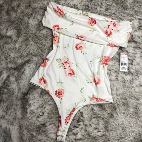 BONGO Other - 🌟NWT🌟 Bongo Off Shoulder Floral Bodysuit
